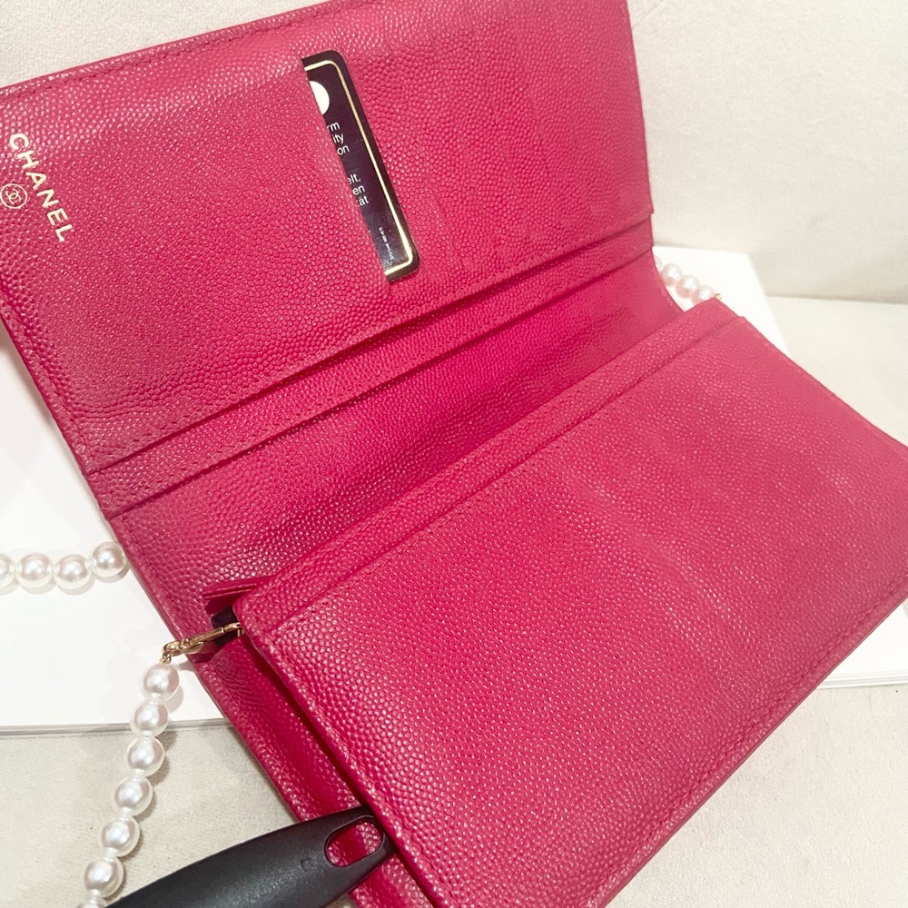 Chanel Quilted Caviar Boy hot Pink Wallet coming with non CC pearl strap - Picture 7 of 9